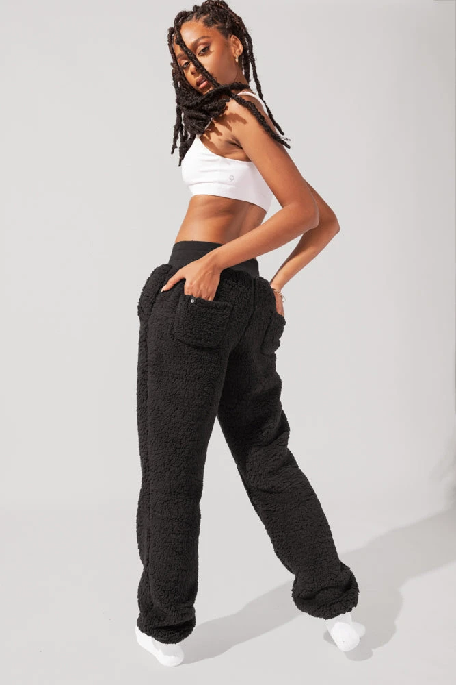 Blanket Pants In Faux Sherpa - Black - Image 7